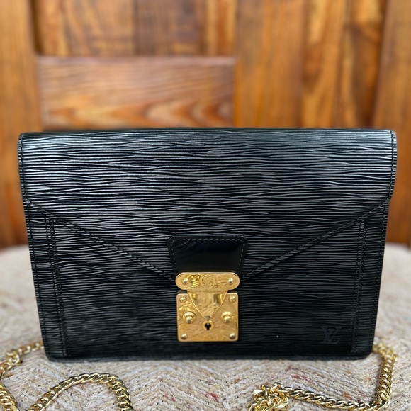 Louis Vuitton Epi Pochette Dragonne Clutch Crossbody